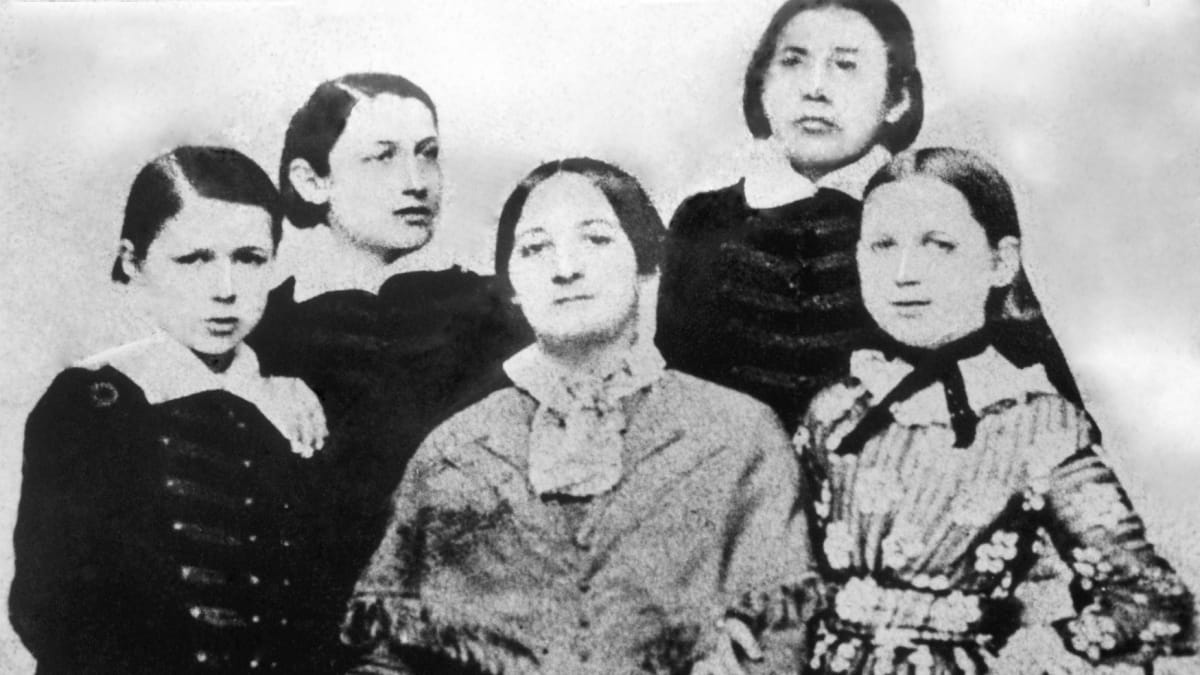Jaroslav, Karel, Hynek a Teodora kolem své sedící matky Boženy Němcové v roce 1852.