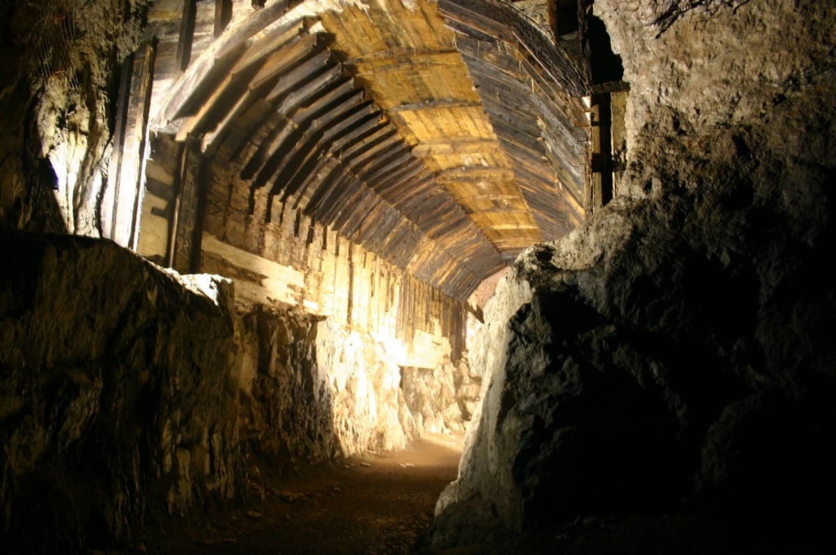 Podzemní továrna Osówka