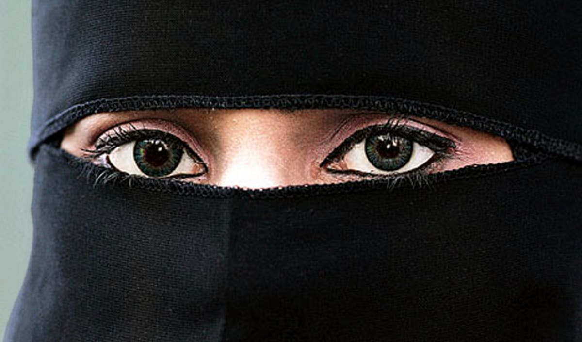 Zahalená muslimská žena