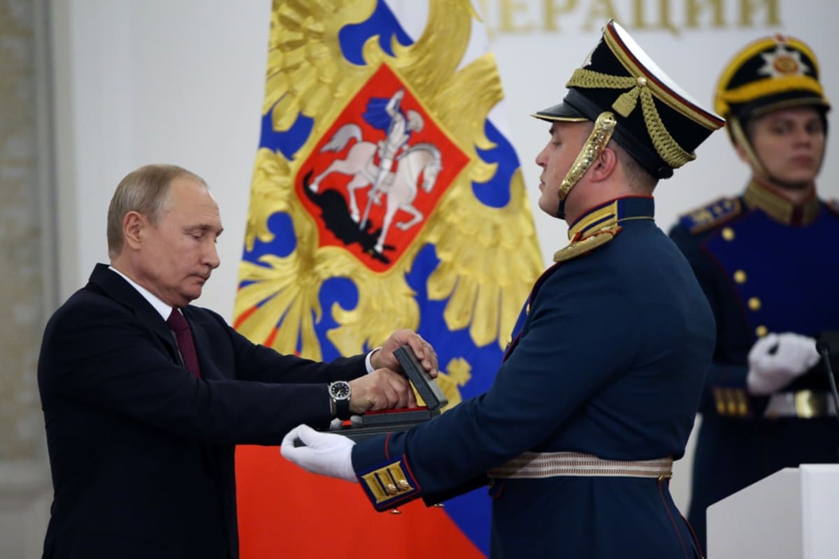 Vladimir Putin neváhal oba vyzvědače ocenit nejvyšším ruským vojenským vyznamenáním