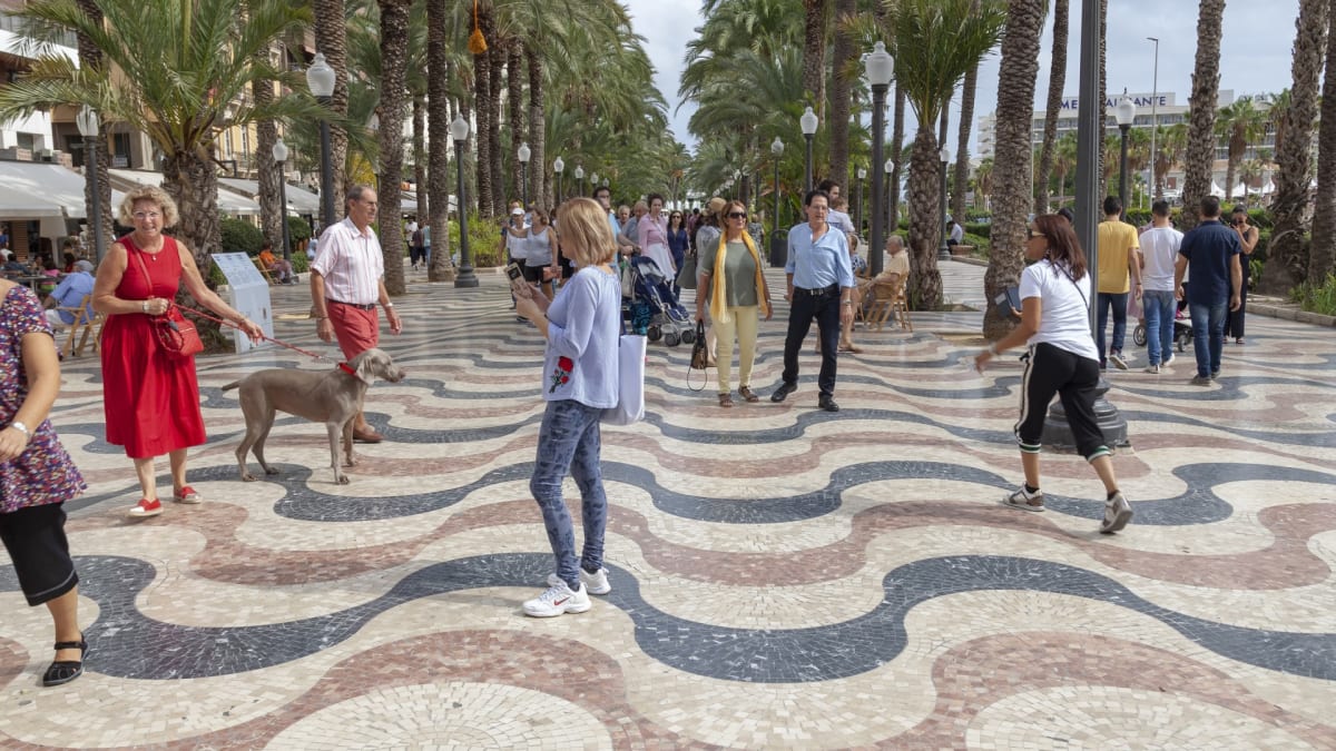 Matoucí chodník ve španělském Alicante. Vnímají tuto iluzi spíše muži, nebo ženy?