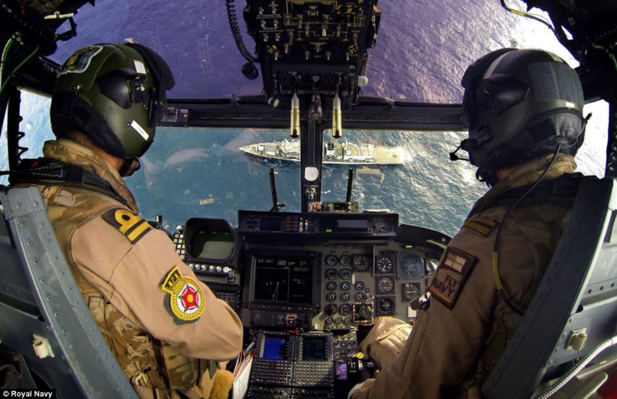 Alex Knott dostal cenu za fotku vrtulníku Lynx přistávajícího na své domovské lodi