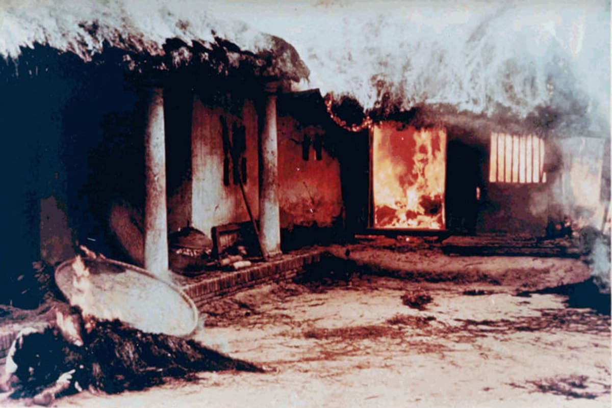 Hořely domy i mrtvá těla