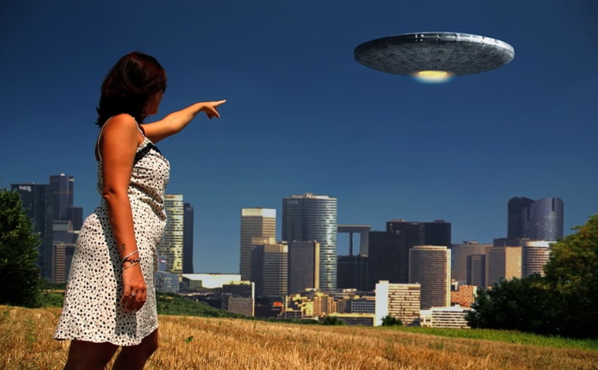 UFO nad městem