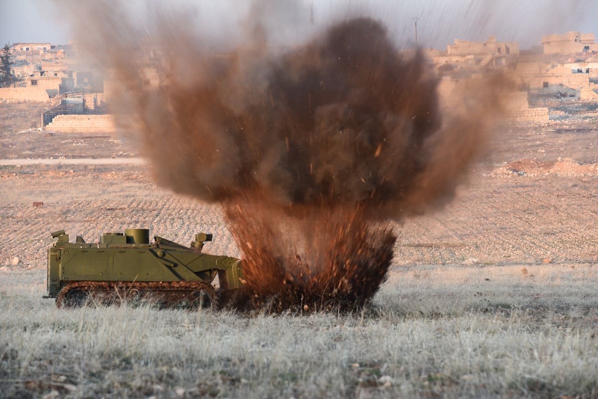 Tankový odminovávací robot v Sýrii