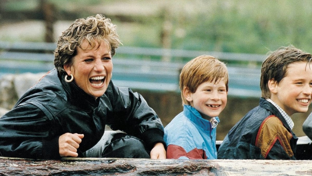 Princezna Diana se svými syny v zábavním parku v roce 1993.