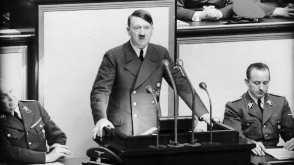 Adolf Hitler dokázal zmanipulovat celý národ.