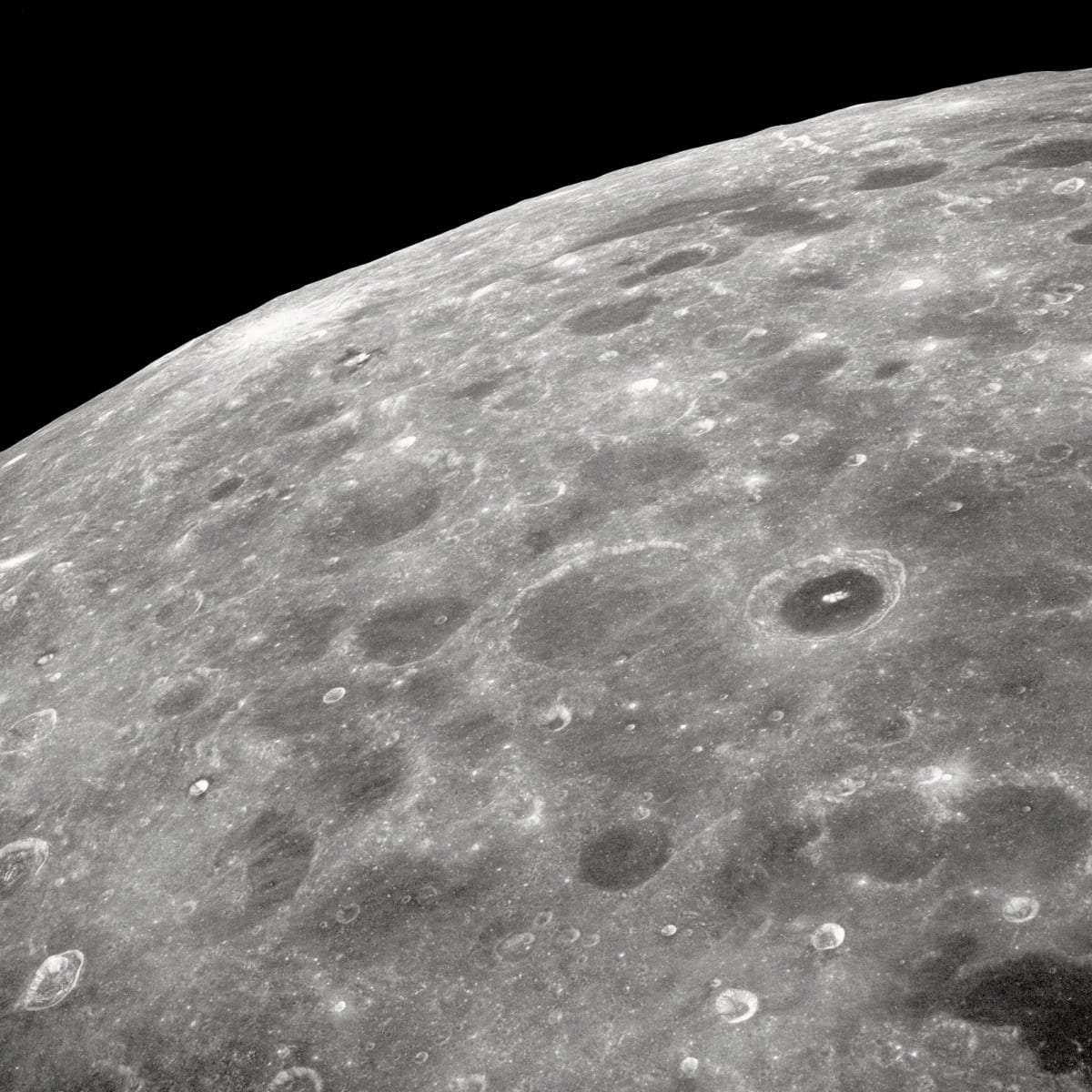 Lunární povrch vyfocený posádkou Apolla 8
