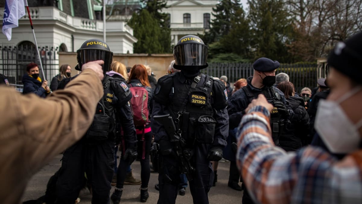 Ruské velvyslanectví v Praze muselo v reakci na otevření kauzy Vrbětice opustit 18 pracovníků