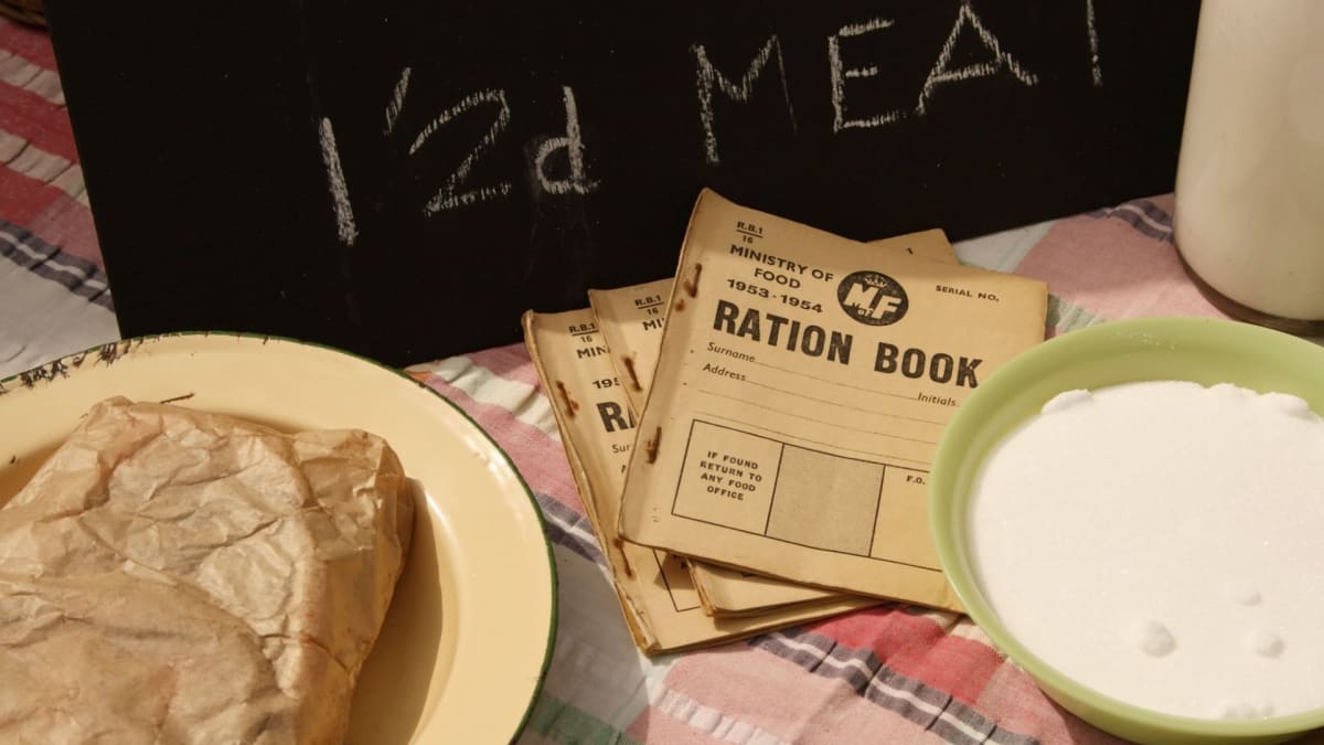 Britská vláda zavedla příděly potravin 8. ledna 1940.
