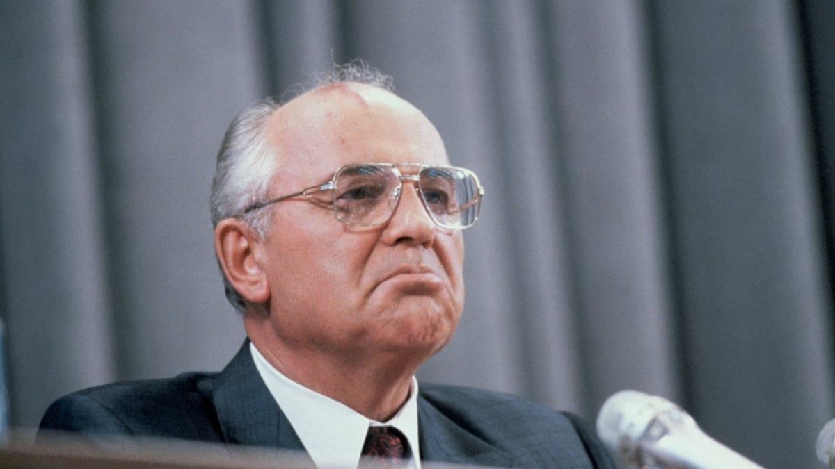 Čtyři měsíce po potlačení puče Michail Gorbačov rezignoval