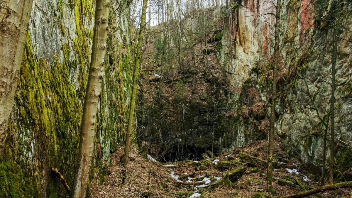 Albeřická jeskyně leží v krkonošských vápencích