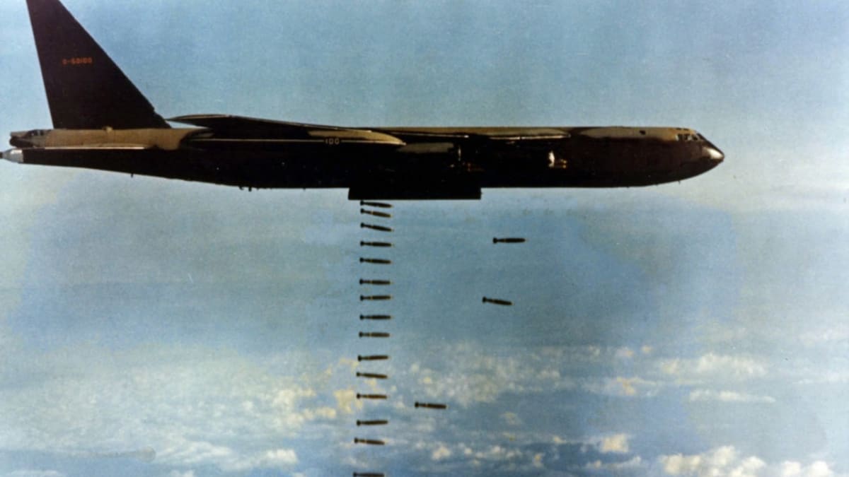 B-52 během Operace Linebacker II, prosinec 1972