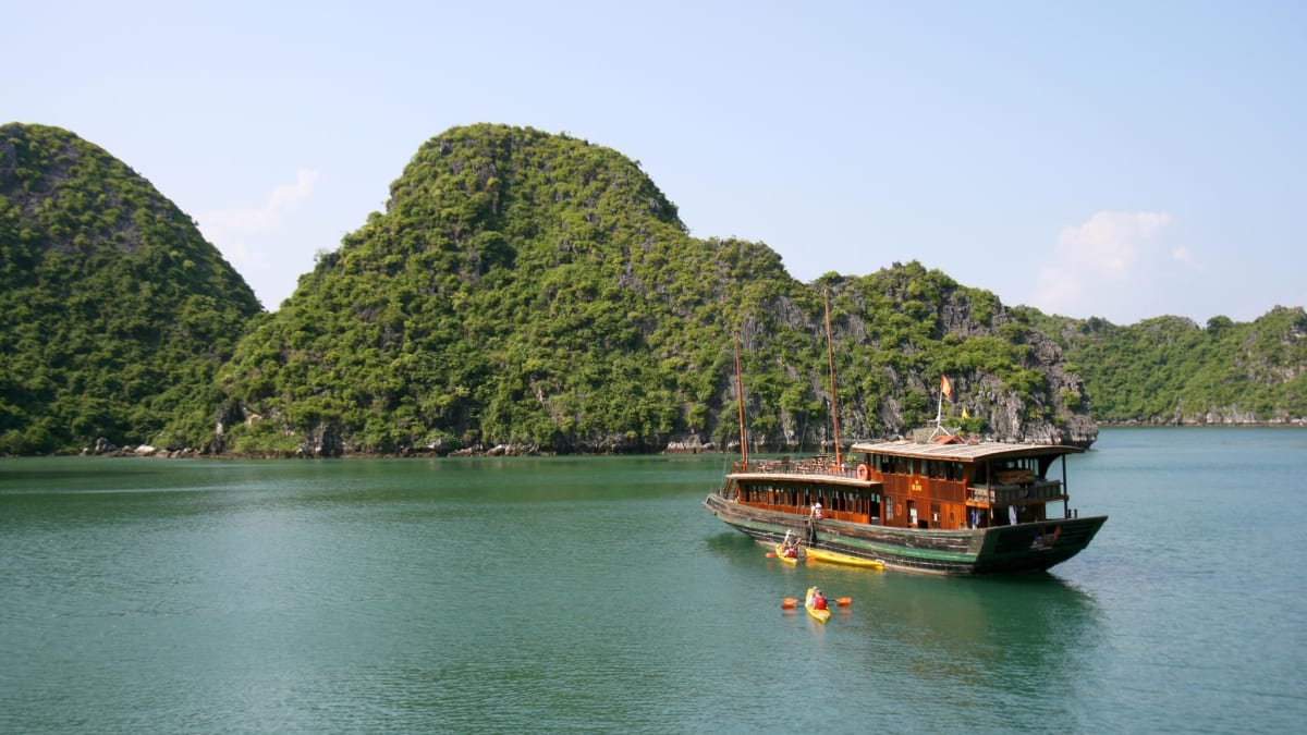 Halong Bay replika staré lodi