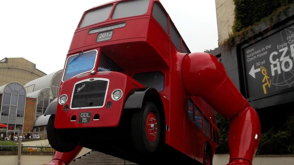 Netradiční doubledecker - výjimka mezi londýnskými busy