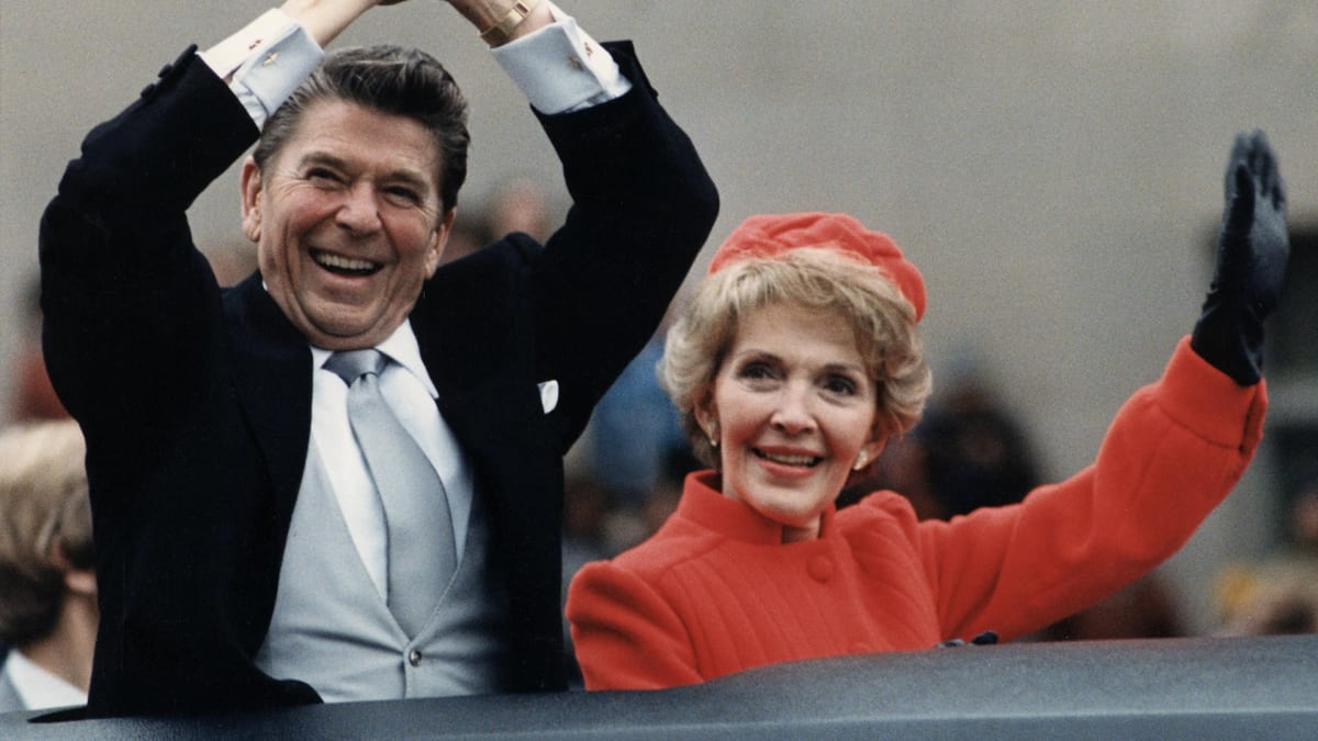 Ronald Reagan a jeho žena Nancy v roce 1981 main