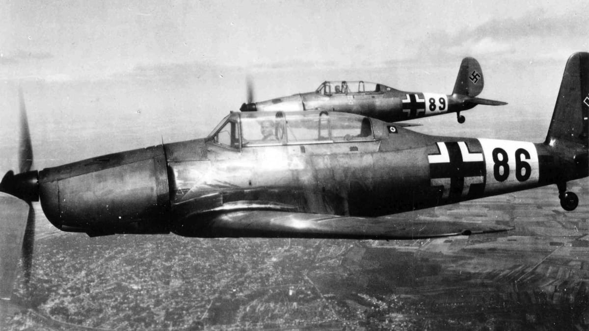 Bylo Arado Ar 96 posledním letadlem, které na konci dubna 1945 opustilo obležený Berlín?