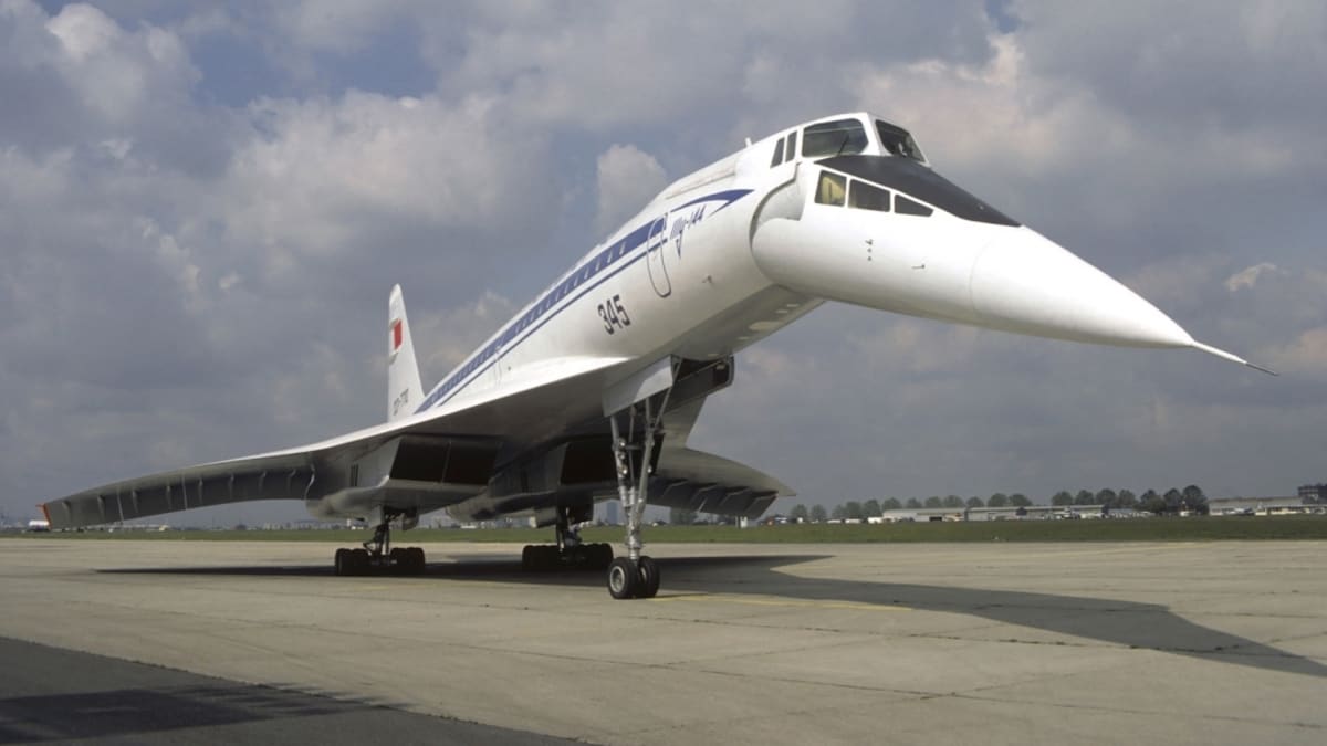 Tu-144 (na snímku) i Concorde mají velmi podobný tvar trupu i křídel. Fyzikální zákony totiž nelze obelstít.