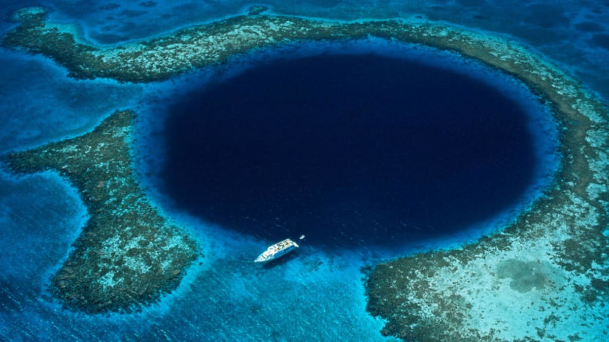 Slavná Modrá díra na Belize