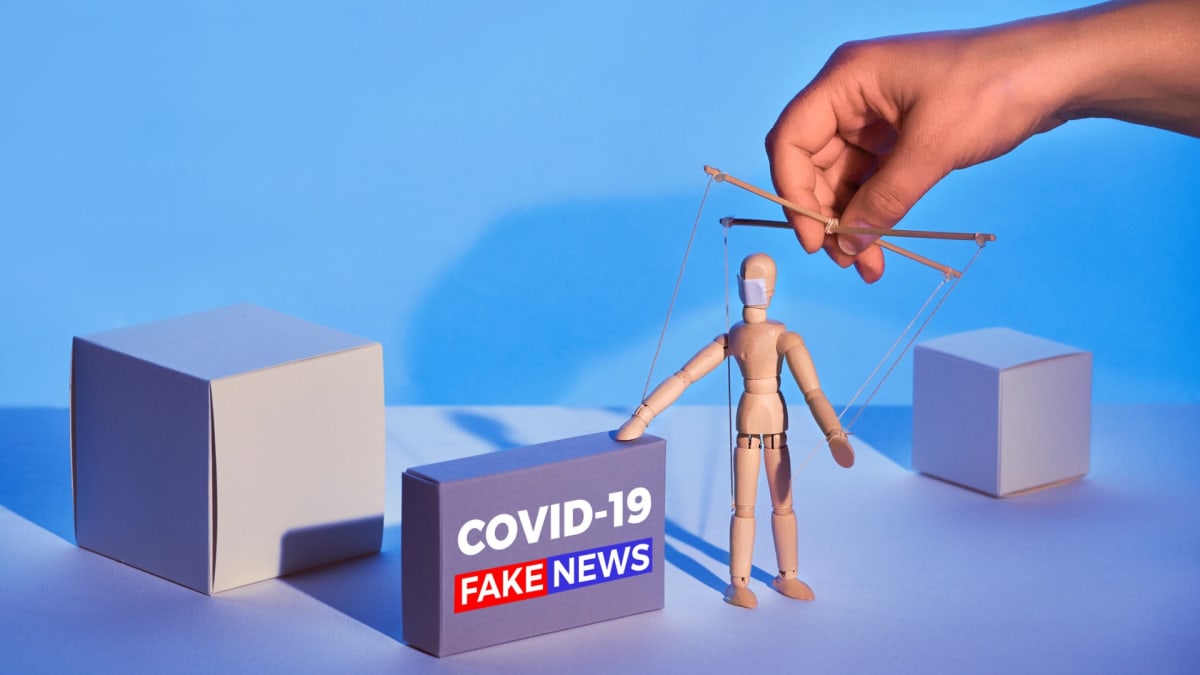 I kolem koronaviru se točí množství mýtů a fake news.