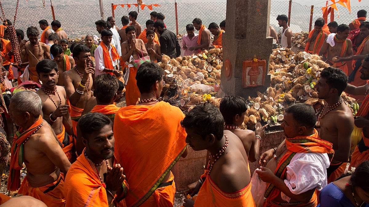 Indické slavnosti jsou plné lidí v těsné blízkosti