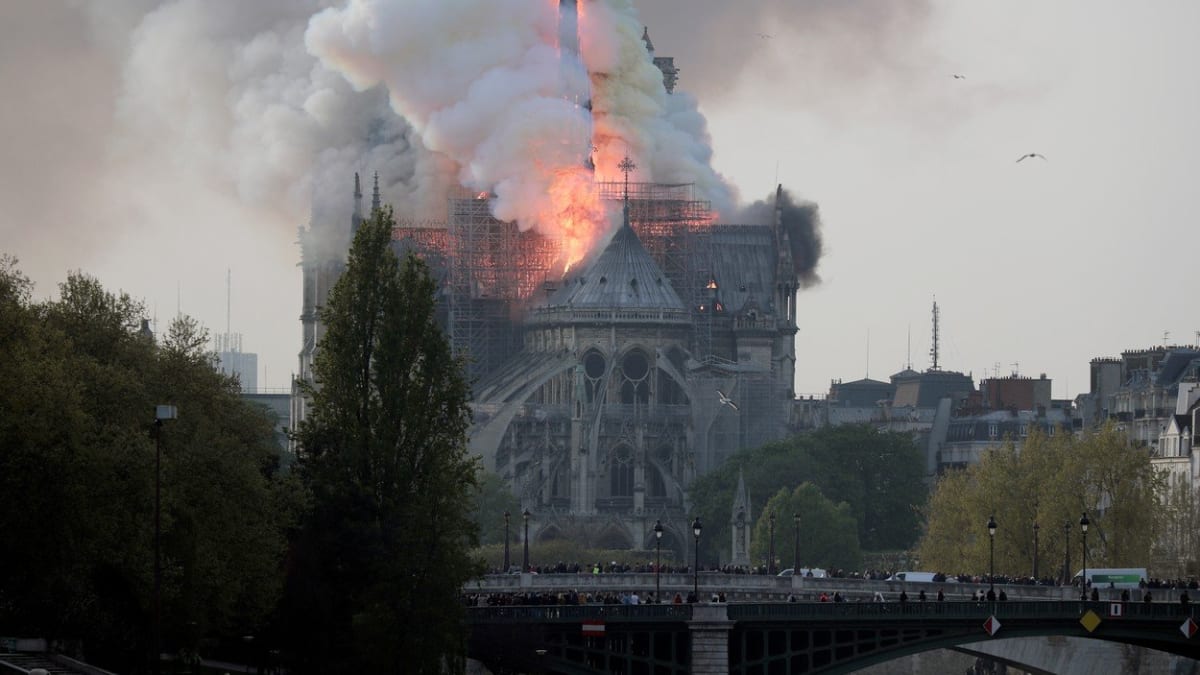 Požár katedrály Notre-Dame šokoval celý svět.