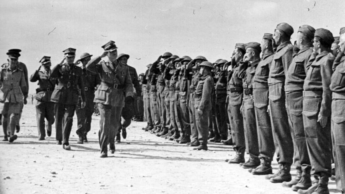 Generál Sikorski na inspekci polských vojsk v severní Africe