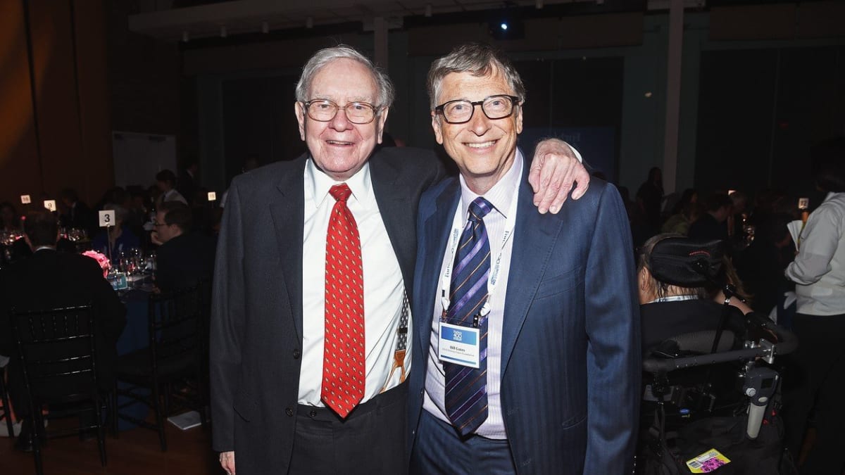 Přátelé Bill Gates a Warren Buffett před dvěma lety.