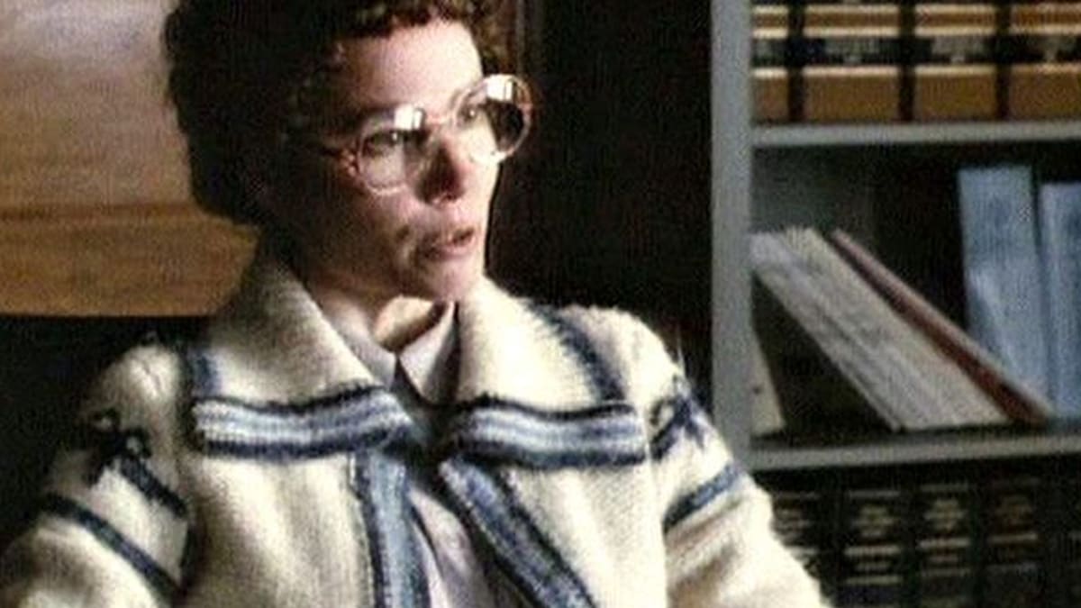 Barbara Hershey ve filmu Vražda na malém městě, který se Candy Montgomery inspiroval