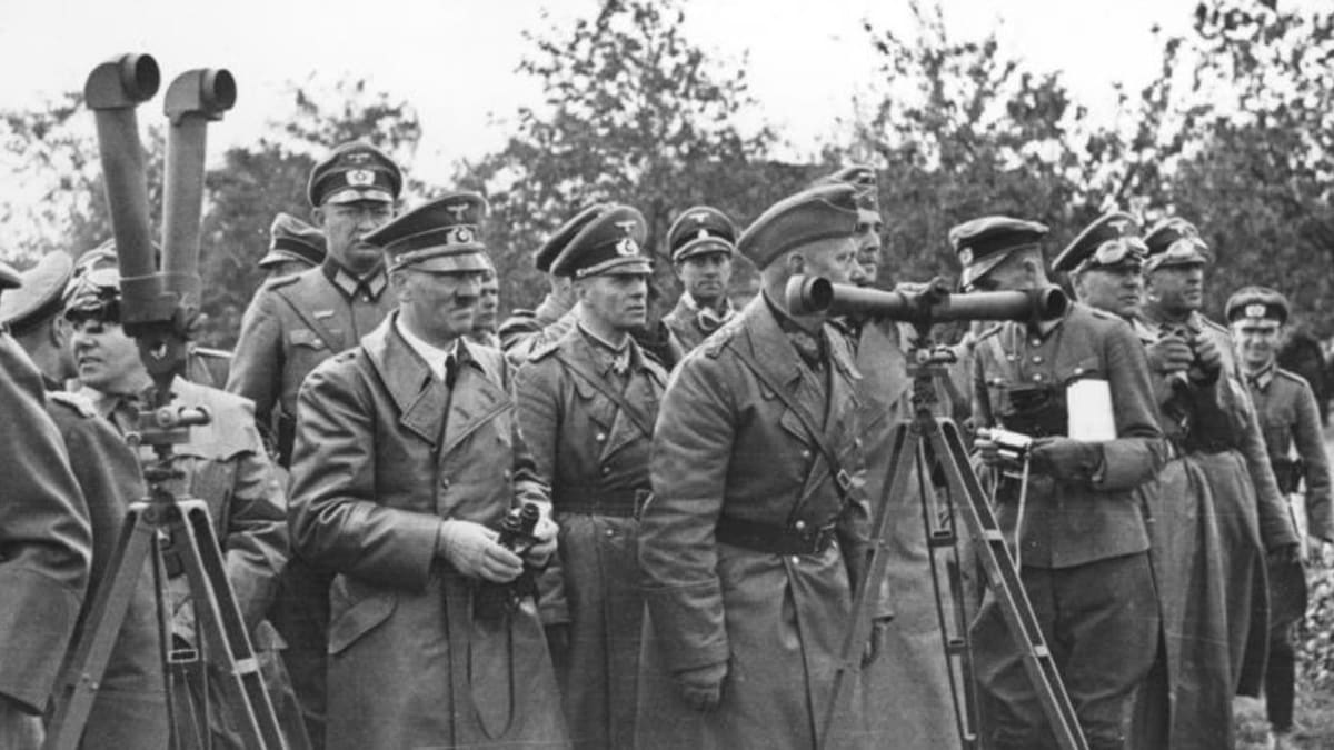 Hitler, Bormann, Rommel v přepadeném Polsku