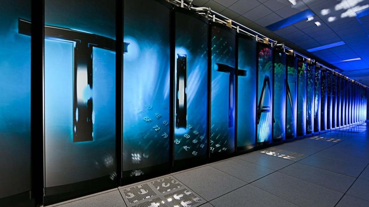 Nejrychlejší superpočítač počítač světa stál 2 miliardy: podívejte se mu do útrob