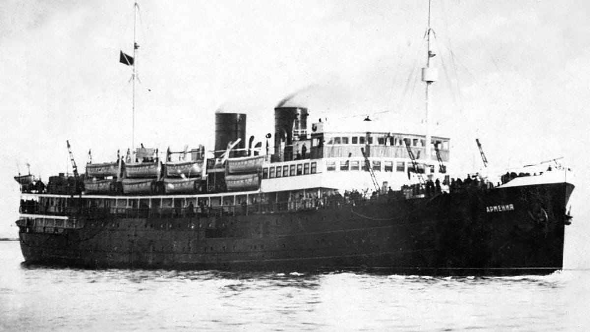 Loď Armenia se potopila po zásahu jediným torpédem