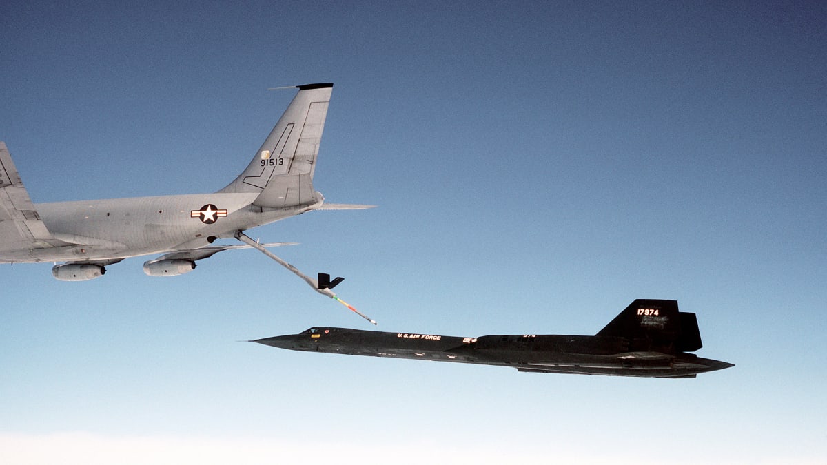 SR-71 doplňuje palivo u létajícího tankeru Boeing KC-135