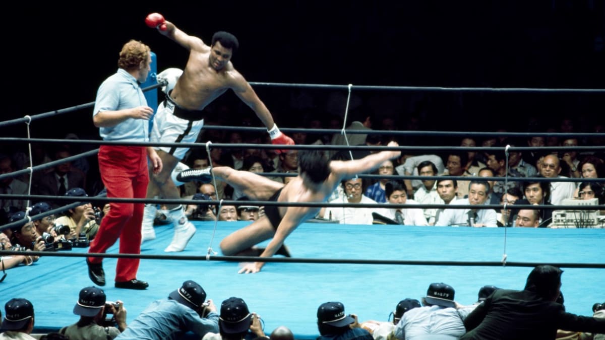 Muhammad Ali svedl s Antoniem Inokim hodně podivný souboj.