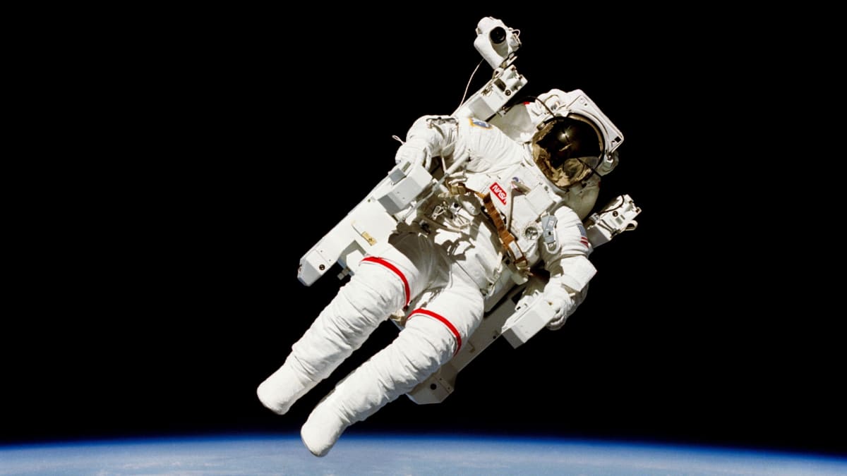 Astronaut ve volném vesmíru - riziko povolání