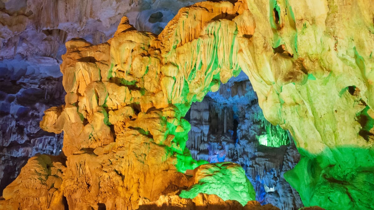 Halong Bay_jeskyně