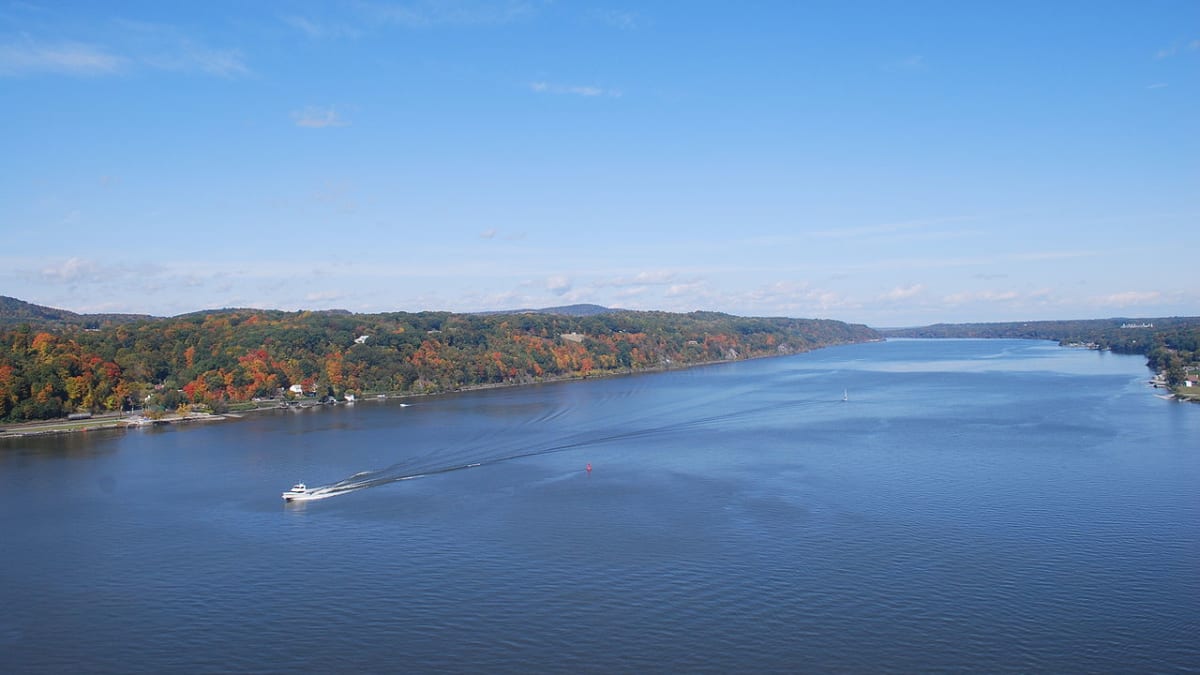 Dnešní stav řeky Hudson, na které se uskutečnila plavba parmíku Clermost