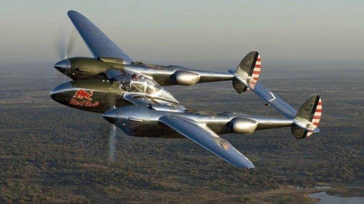Lockheed P-38L ze sbírky The Flying Bulls v Salzbugu, který vystoupí na 23. Aviatické pouti