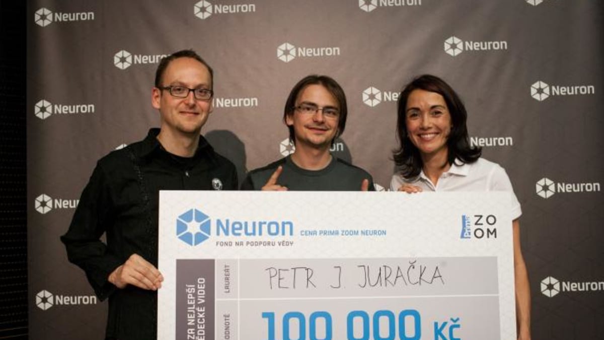 Vítěz, kterého vybere odborná porota, získá od NF Neuron finanční prémii 100 000 korun a spolu s ní pomoc se zviditelněním snímku...