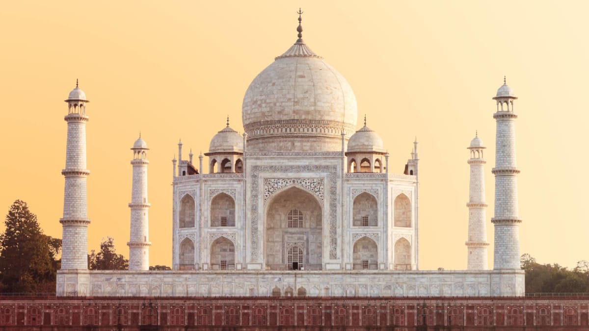 Tádž Mahal je jeden z nejslavnějších a nejkrásnějších symbolů lásky na světě