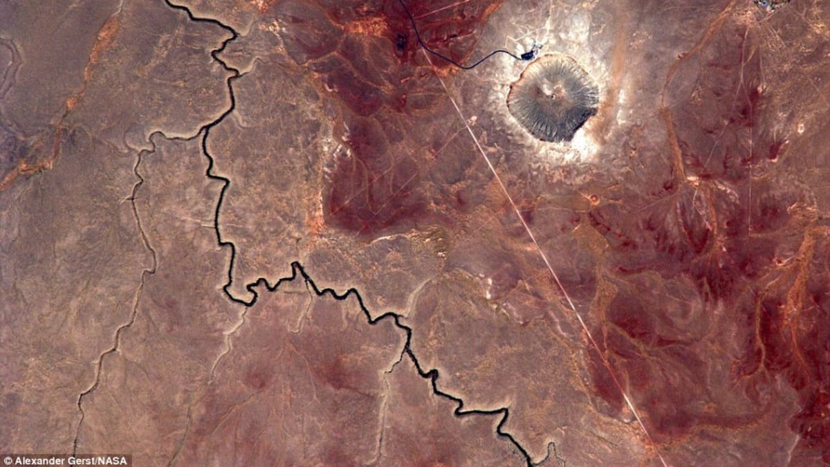 Barringerův kráter v USA z ISS