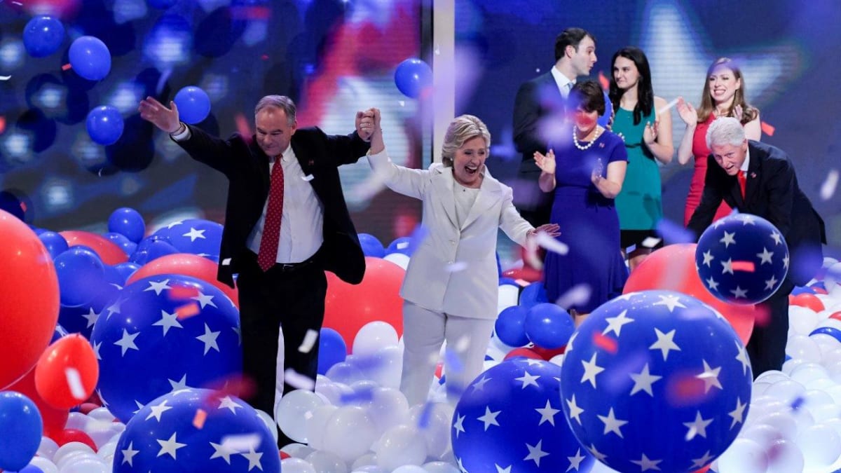 Politici balonky prostě milují – Hillary a Bill Clintonovi v prezidentských volbách v roce 2016