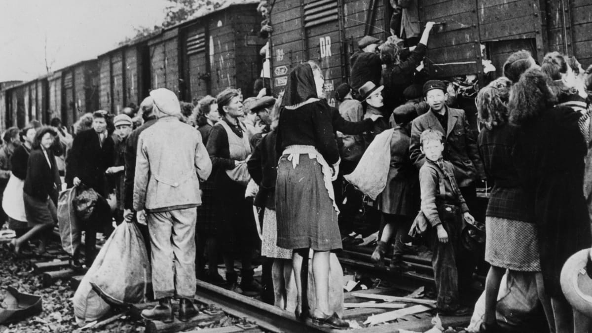 Němečtí civilisté se vlaky přesunovali běžně
