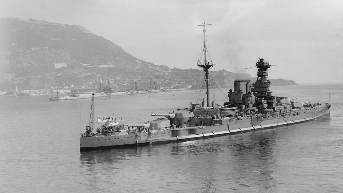 Na palubě bitevníku HMS Valiant prožil princ Philip jednu z největších námořních bitev