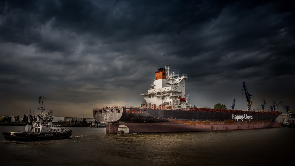 Kontejnerová loď - je příčinou blesků?