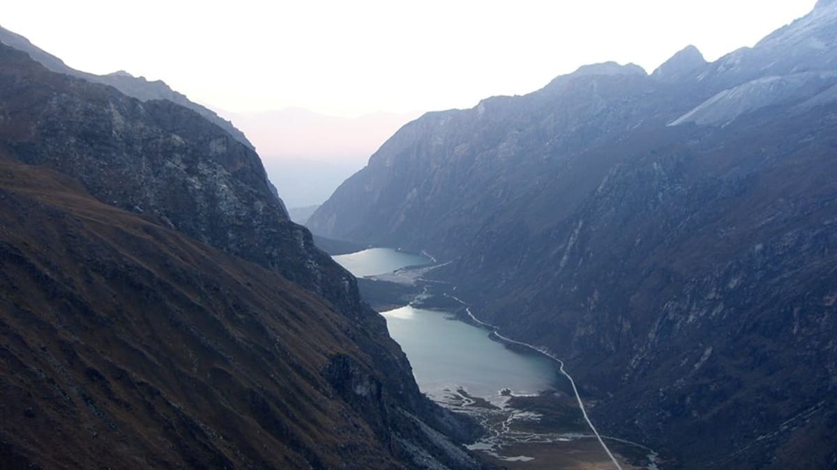 Jezera Llanganuco, základní tábor Expedice Peru 1970 se nacházel mezi nimi.