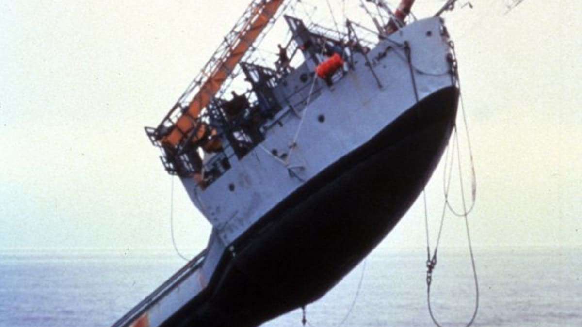Flip - loď, která se zavrtává do oceánu - Obrázek 1
