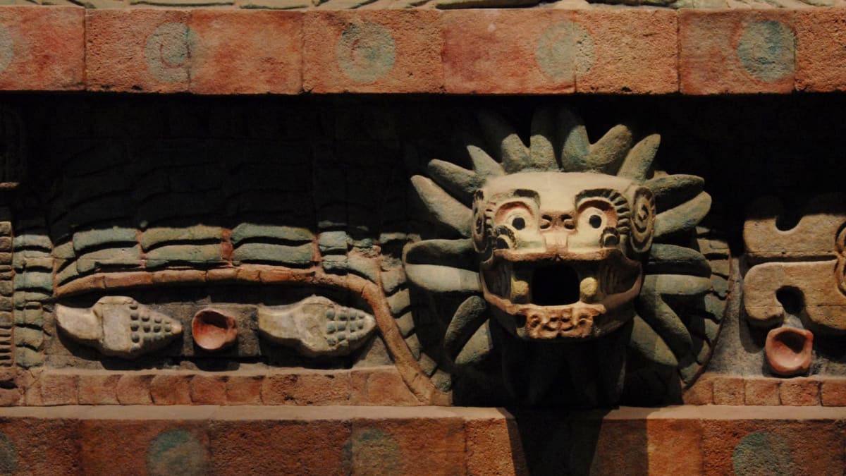 Pyramida opeřeného hada, antropologické muzeum, Mexico City
