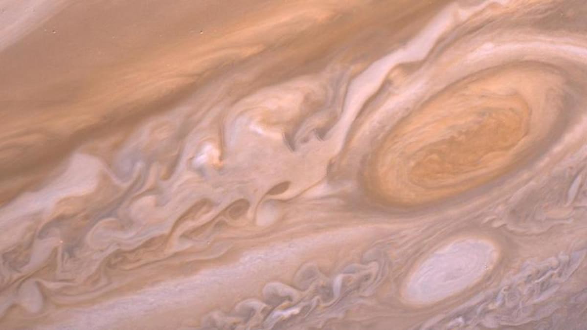 Rudá skvrna na planetě Jupiter