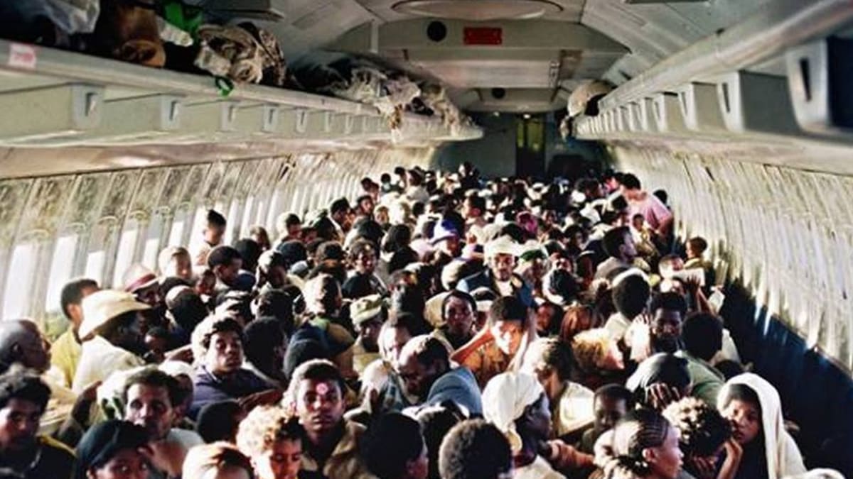 1086 lidí na palubě letadla